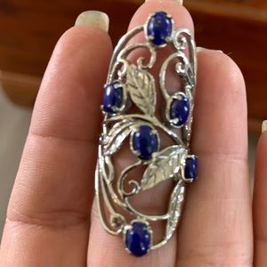 Ring with 6 blue stones